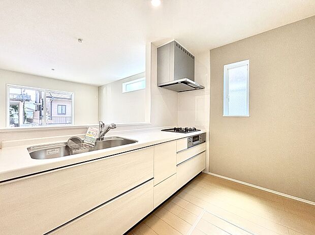 【キッチン】ゆとりあるキッチンではご家族と楽しくお料理ができます。