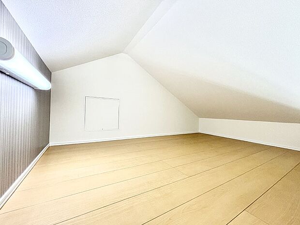 【その他設備(ロフト)】収納ほかにもアイデア次第で快適空間に大変身！  