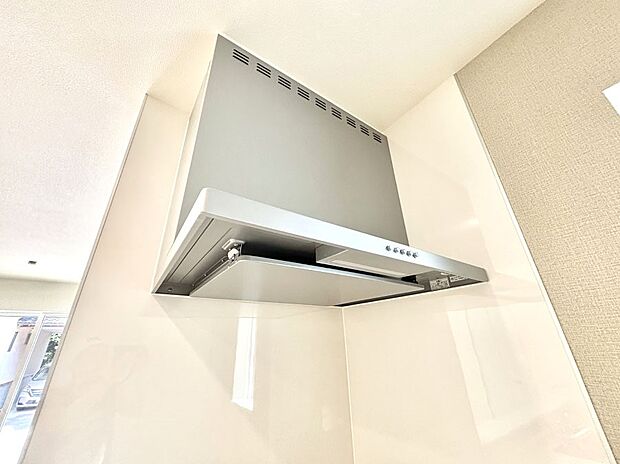 【その他設備(シューズボックス)】たっぷり収納できるシューズボックスで家族全員の靴も、玄関すっきり。  