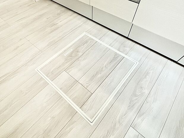 【その他設備(床下収納)】床下収納付き！日用品・非常用品の収納にも大活躍。