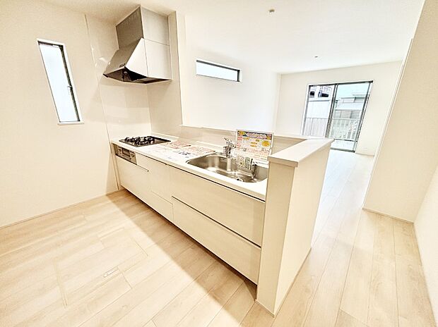 【ダイニングキッチン】料理をしながらご家族との会話を楽しめる対面カウンターキッチン