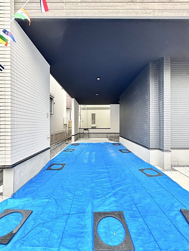 【駐車場】ビルトインタイプは大切なお車を傷や汚れから守ることができます。