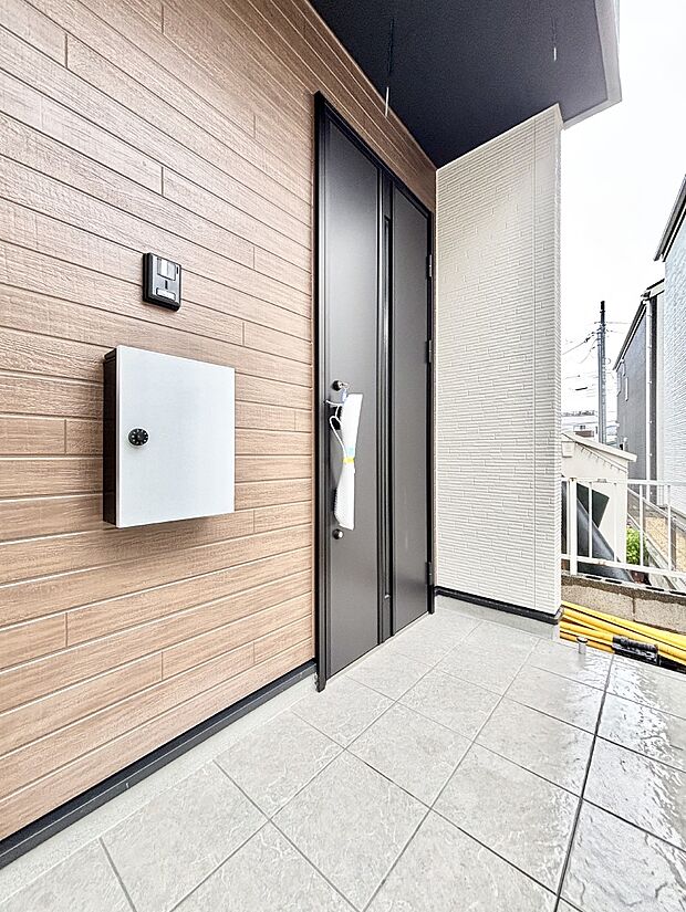 【玄関】大切な家族、来客を出迎える玄関。