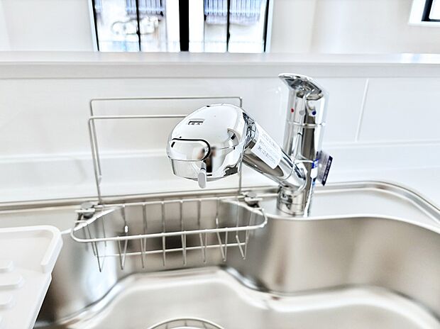 【その他設備(浄水器)】いつでも清潔なおいしいお水を。一つの水栓で水道水と浄水を使い分け。