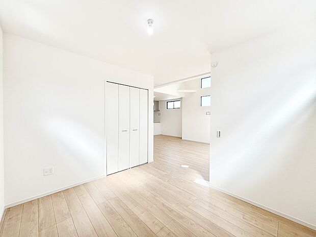 【ダイニング】家族の笑顔が自然と生まれてくる、そんな雰囲気のダイニングに仕上がっています。