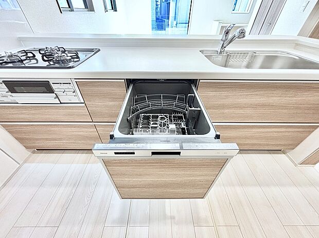 【その他設備(食洗機)】面倒なお片づけは食洗機にお任せ！家事の負担が減って、時間にも気持ちにもゆとりができます。