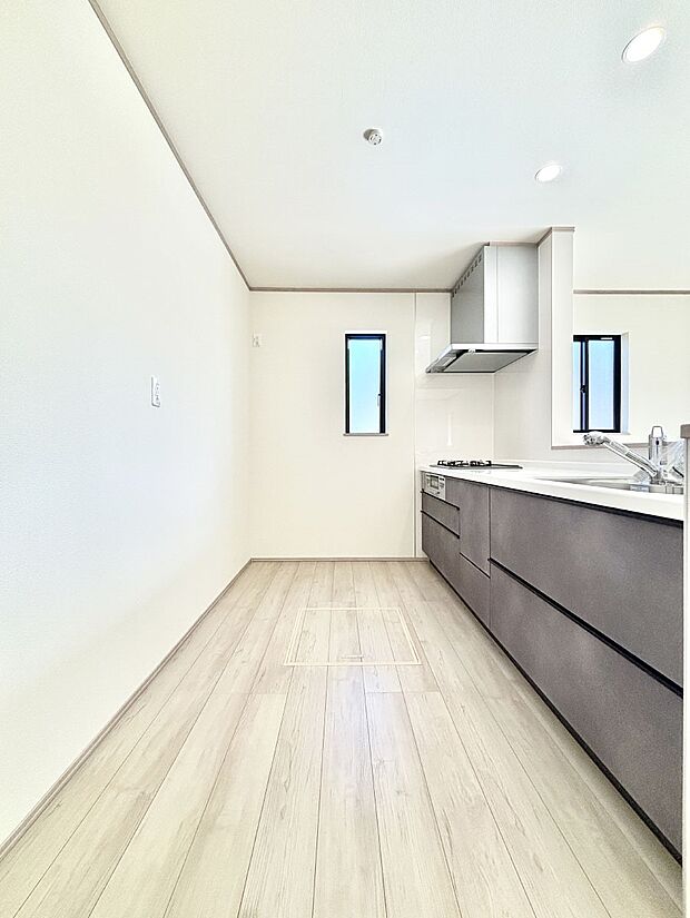 【キッチン】ゆとりあるキッチンではご家族と楽しくお料理ができます。