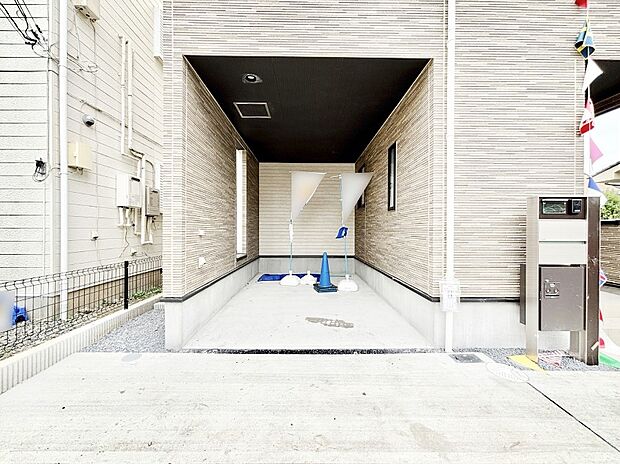 【駐車場】ビルトインタイプは大切なお車を傷や汚れから守ることができます。