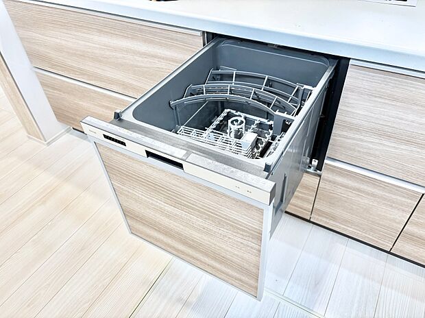 【その他設備(食洗機)】面倒なお片づけは食洗機にお任せ！家事の負担が減って、時間にも気持ちにもゆとりができます。