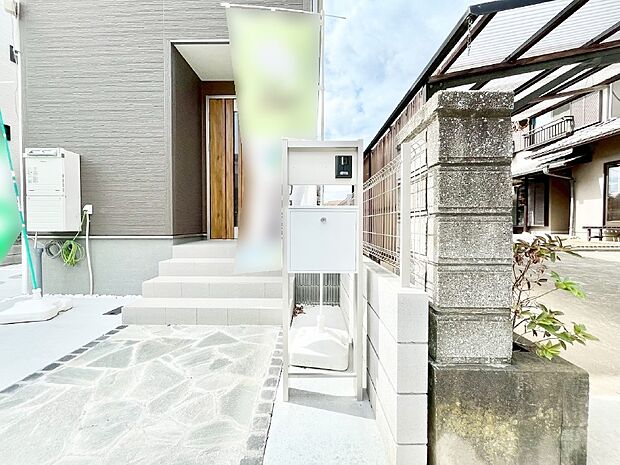 【その他現地】シンプルなデザインのポスト