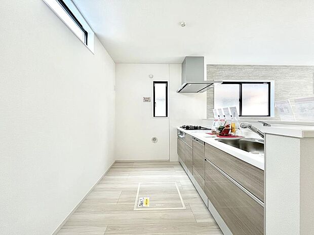 【キッチン】ゆとりあるキッチンではご家族と楽しくお料理ができます。