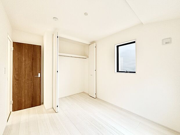 【寝室】収納が充実しているので居住スペースを広々使えます
