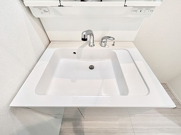 【その他設備(ハンドシャワー水栓)】ハンドシャワー付き!使いやすい洗面台。