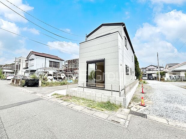 【現地外観写真】上質感あふれる外観デザイン。魅力の住まいを実現。