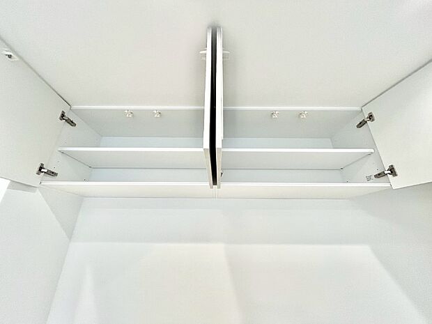 【その他設備(キッチン戸棚)】キッチン上部の吊戸棚を設置しました。