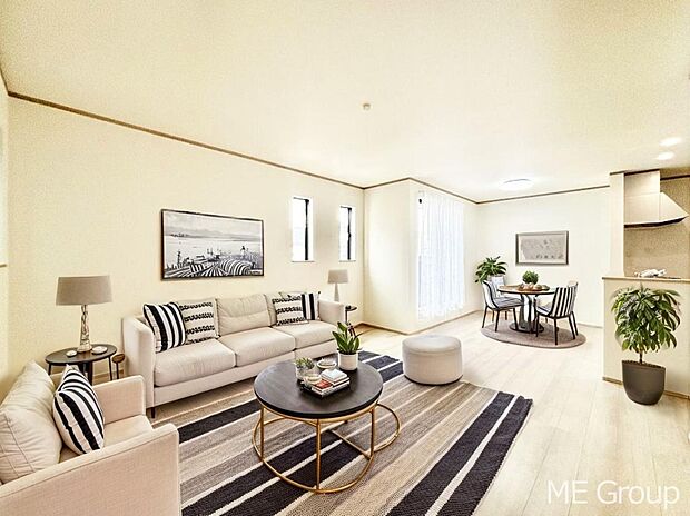 【リビング】ご家族の賑やかな話し声で包まれる明るいリビング  ※家具はCGです