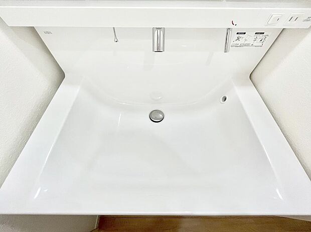 【その他設備(ハンドシャワー水栓)】ハンドシャワー付き！使いやすい洗面台。