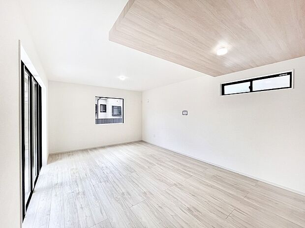 【リビングダイニング】家族団らんの時間も増えそうなくつろぎのリビングダイニング。