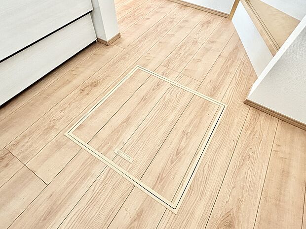 【その他設備(床下収納)】床下収納付き！日用品・非常用品の収納にも大活躍。