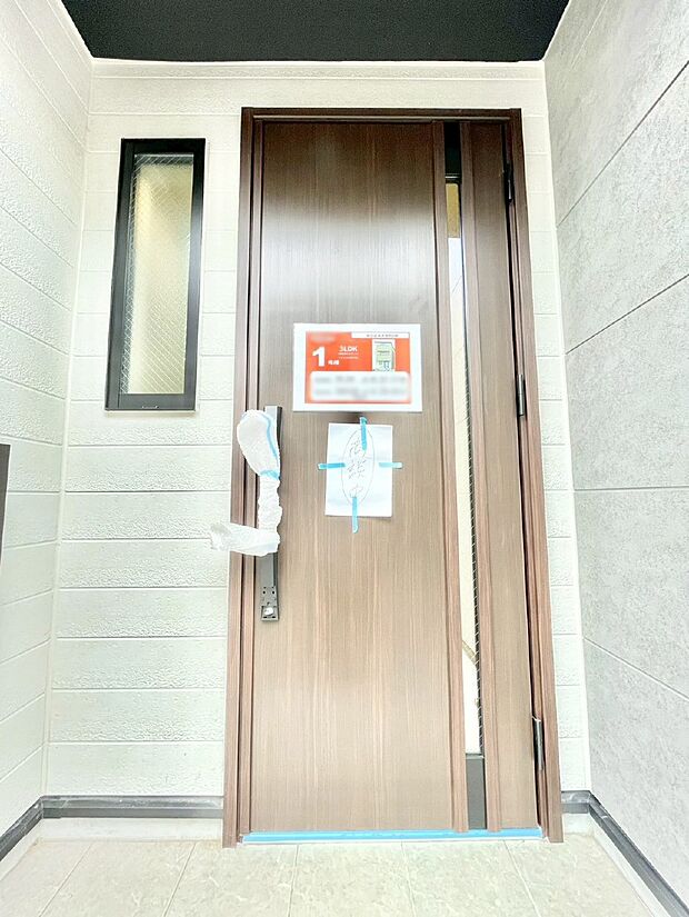 【玄関】住まいの顔を演出する、玄関ドア。