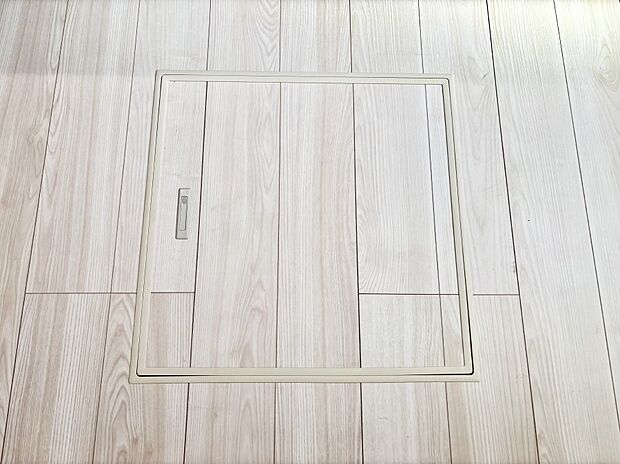 【その他設備(床下収納)】床下収納付き！日用品・非常用品の収納にも大活躍。