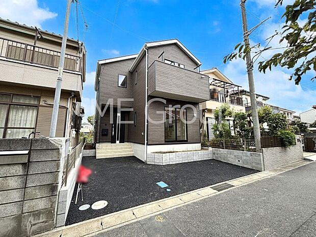 【現地外観写真】4LDK+収納スペース充実!快適でゆとりある生活を楽しめます。