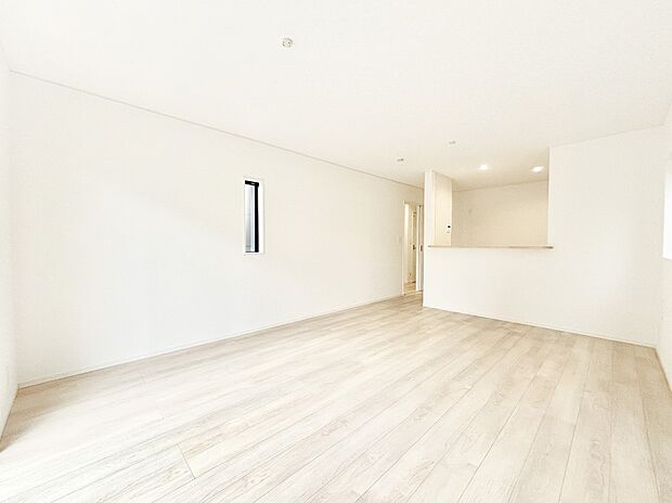 【ダイニング】家族の笑顔が自然と生まれてくる、そんな雰囲気のダイニングに仕上がっています。