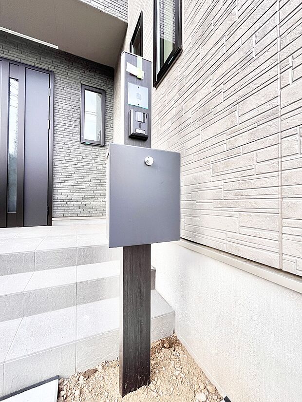 【その他現地】シンプルなデザインのポスト