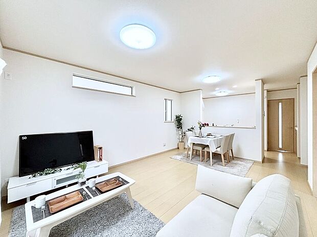 【リビングダイニング】落ち着いた雰囲気のＬＤＫは家族みんなの快適空間  