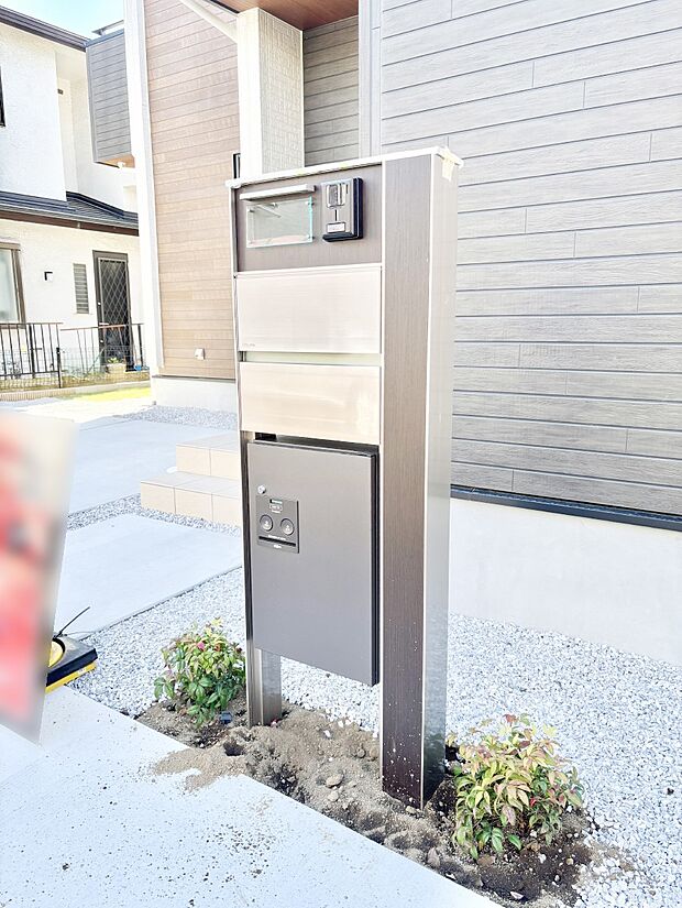 【その他現地】表札・インターホン・ポストをひとつに集約