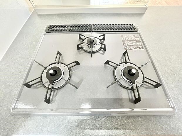 【その他設備(Siセンサーコンロ)】ガスコンロはSiセンサー搭載。火力調節や焦げ付き・消し忘れも防いでくれます。