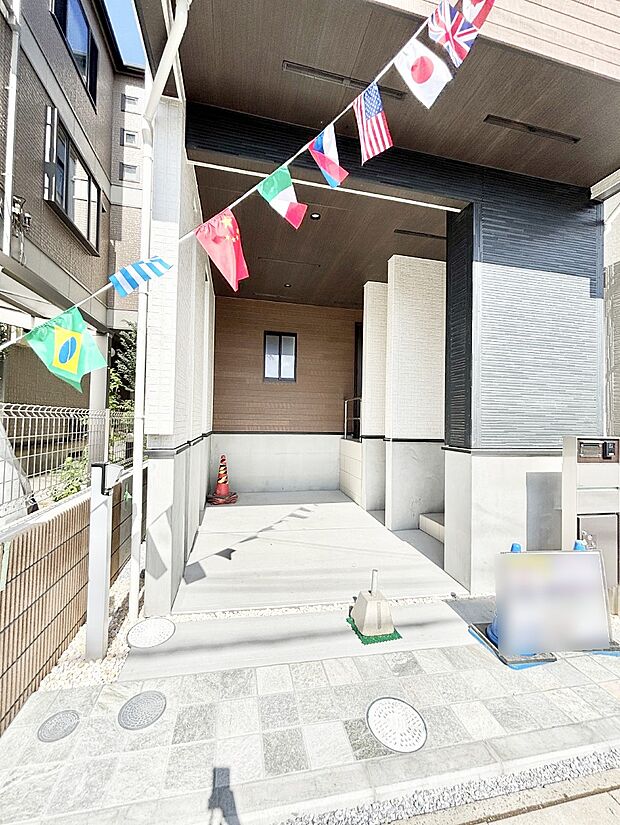 【駐車場】雨風から大切な愛車を守るビルトインガレージ