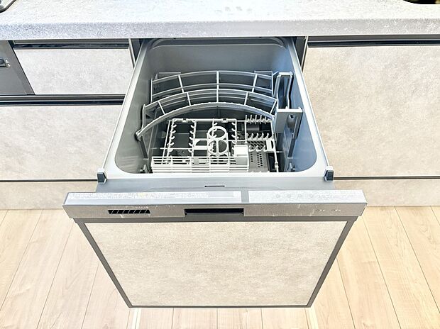 【その他設備(食洗機)】面倒なお片づけは食洗機にお任せ！家事の負担が減って、時間にも気持ちにもゆとりができます。