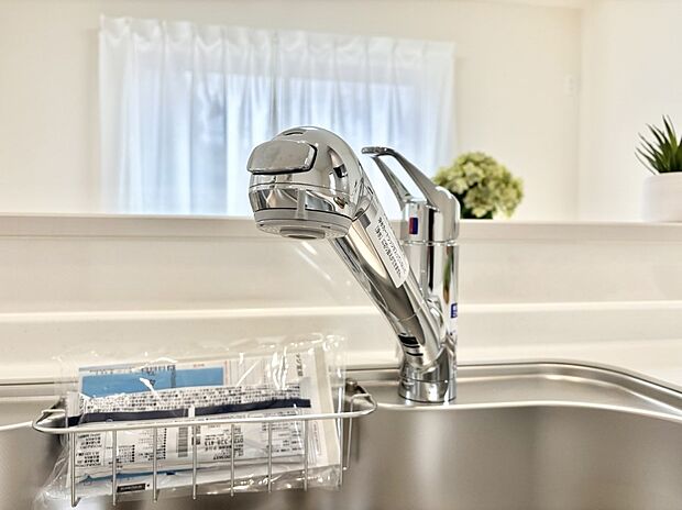 【その他設備(浄水器)】いつでも清潔なおいしいお水を。一つの水栓で水道水と浄水を使い分け。