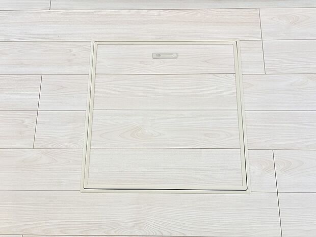 【その他設備(床下収納)】床下収納付き！日用品・非常用品の収納にも大活躍。