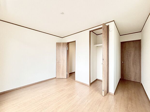 【子供部屋】使いやすい形でベットや家具の置き方にも困ることもありません。 