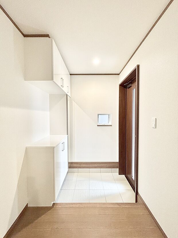 【玄関】いつもきれいにしておきたい玄関ですね。