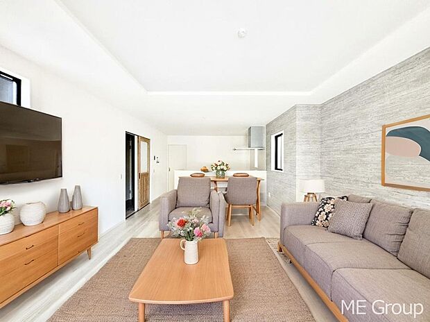 【リビング】お洒落で開放感のある折り上げ天井を採用したリビング　※家具はCGです