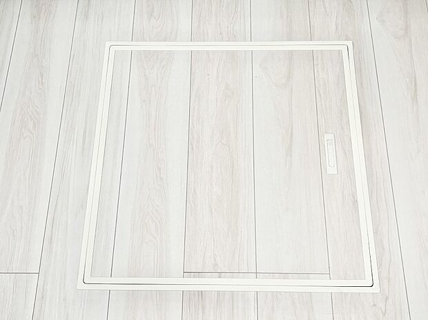 【その他設備(床下収納)】床下収納付き！日用品・非常用品の収納にも大活躍。