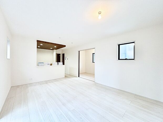 【リビングダイニング】16帖のLDKは家族みんなの快適空間!家族のつながりを強くする大事なスペースです。