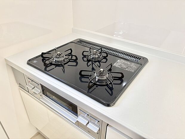 【その他設備(ガスコンロ)】三口ガスコンロでお料理が一気にはかどりそう  