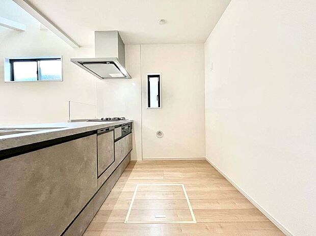 【キッチン】ゆとりあるキッチンではご家族と楽しくお料理ができます。