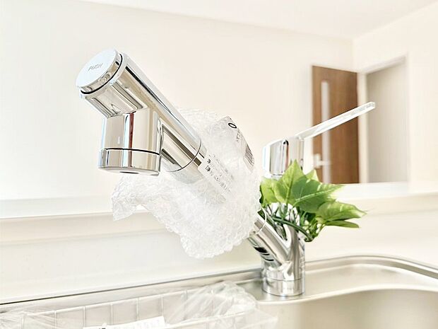 【その他設備(蛇口一体型浄水器)】いつでも清潔なおいしいお水を。一つの水栓で水道水と浄水を使い分け。