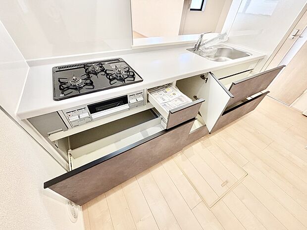 【その他設備(スライド収納)】使いやすさを優先したスライド式収納タイプ!