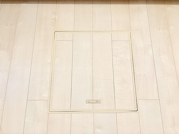 【その他設備(床下収納)】床下収納付き!日用品・非常用品の収納にも大活躍。