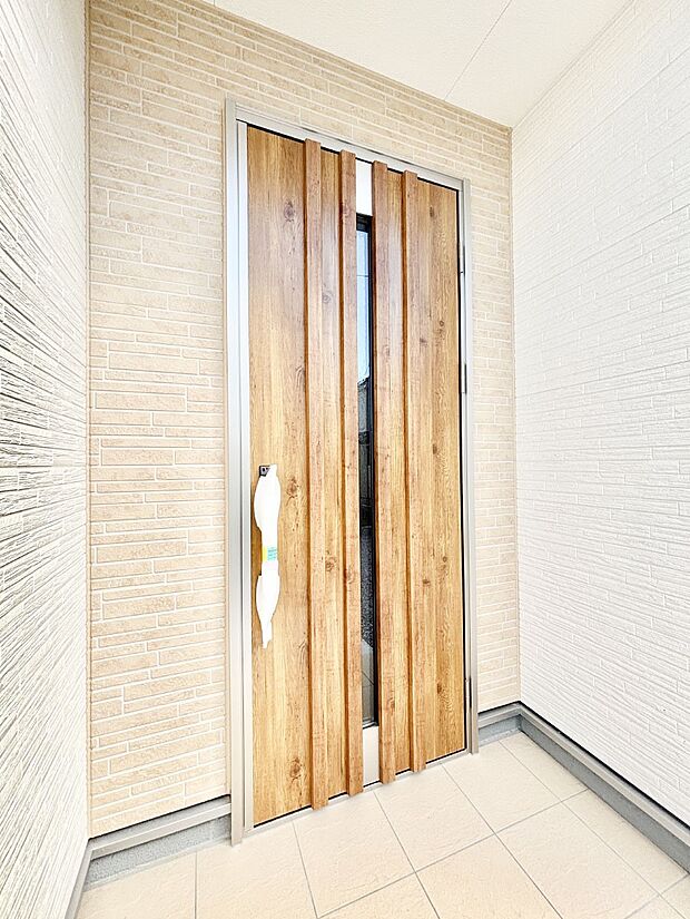 【玄関】大切な家族、来客を出迎える玄関。