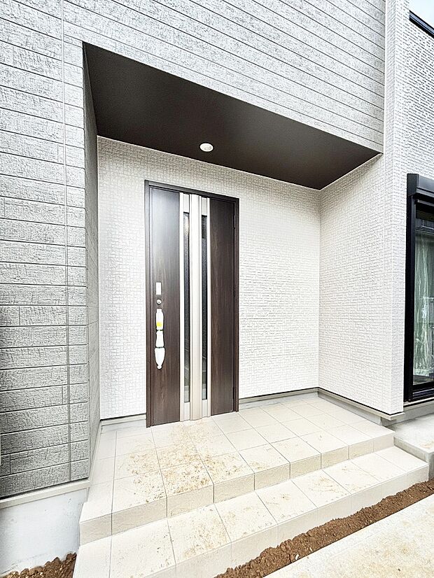 【玄関】大切な家族、来客を出迎える玄関。