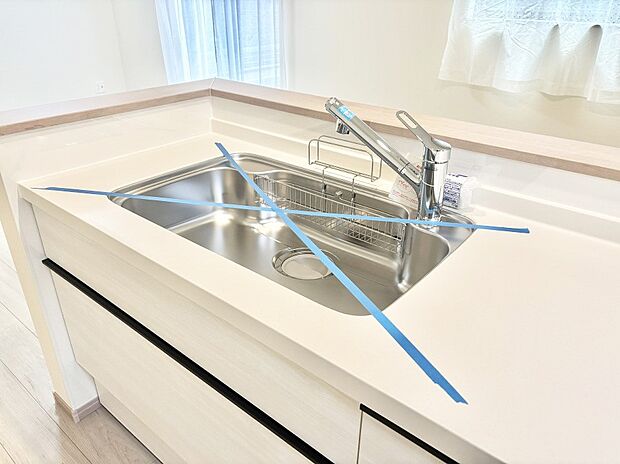 【その他設備(浄水器)】いつでも清潔なおいしいお水を。一つの水栓で水道水と浄水を使い分け。