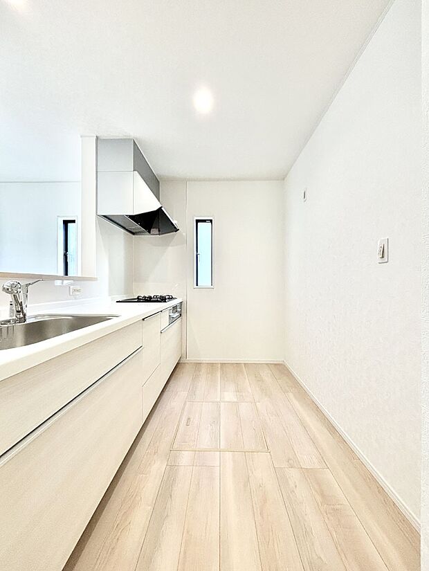 【キッチン】ゆとりあるキッチンではご家族と楽しくお料理ができます。