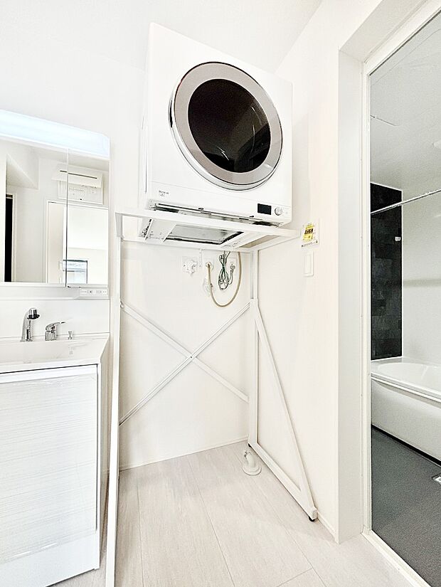 【その他設備(衣類乾燥機)】あると嬉しい衣類乾燥機！天候を気にせずお洗濯できますね